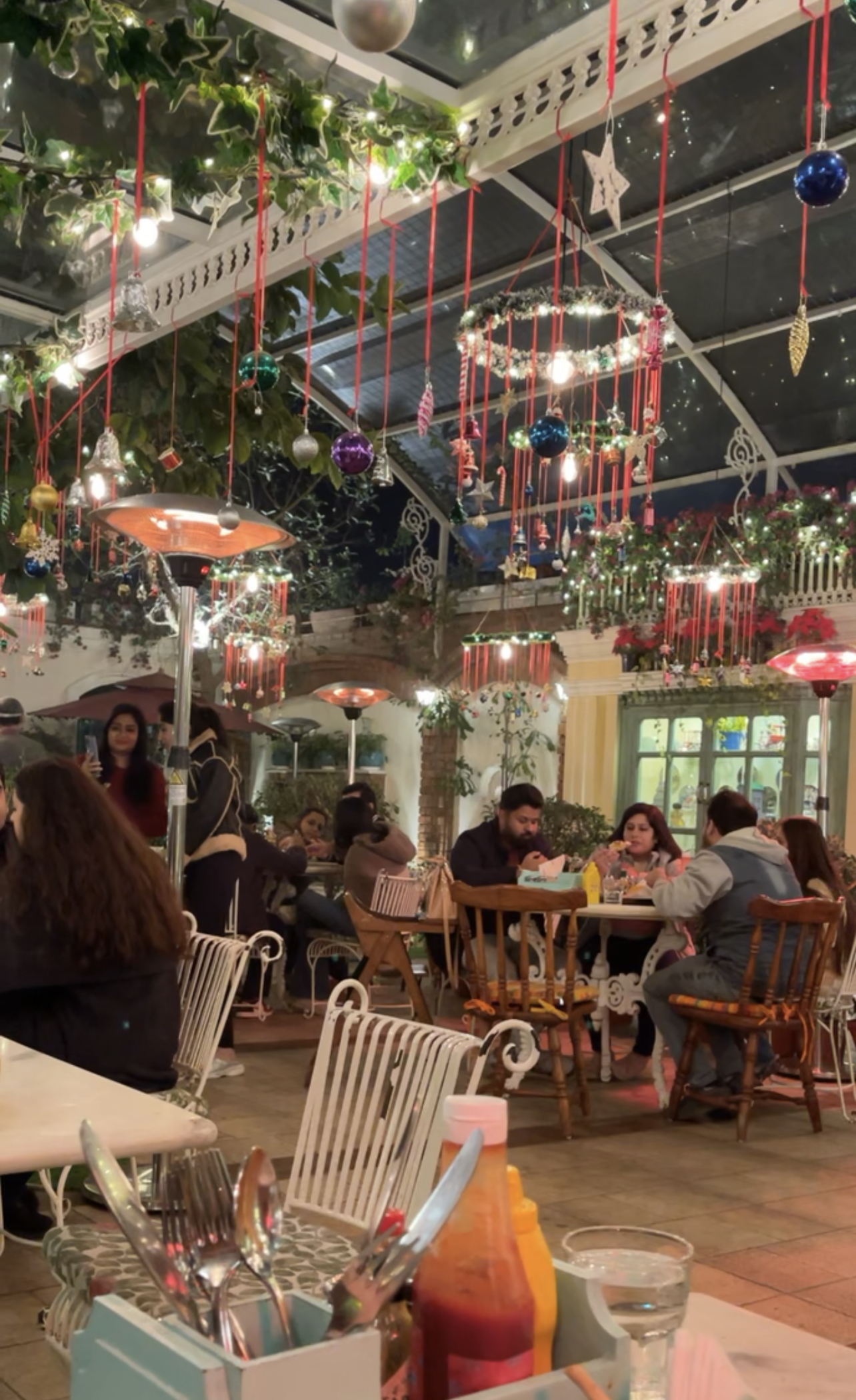 Diggin shop cafe chanakyapuri